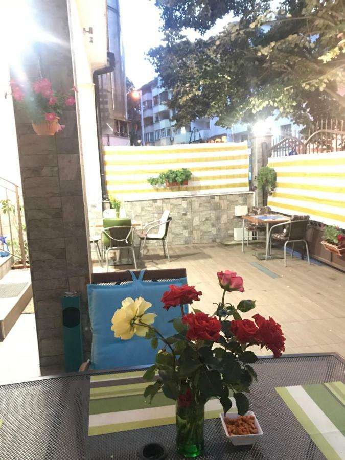 White Rose Guest Rooms Burgas Exterior foto